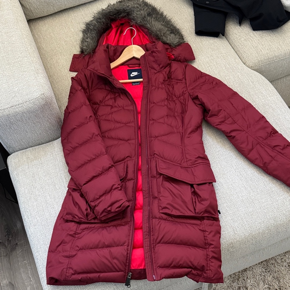 Nike Women's Burgundy Red Puffer Jacket Removable Faux Fur Hood